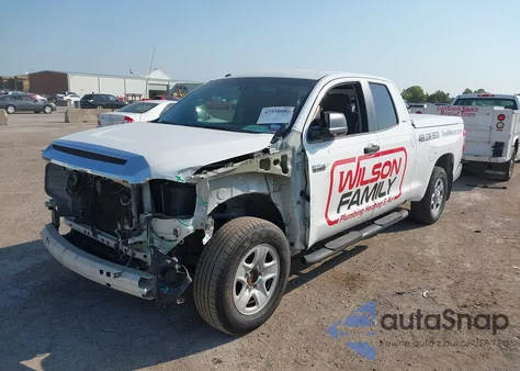 2017 Toyota Tundra Sr5 5.7L V8 z USA, uszkodzony, nr VIN 5TFRW5F18HX228155